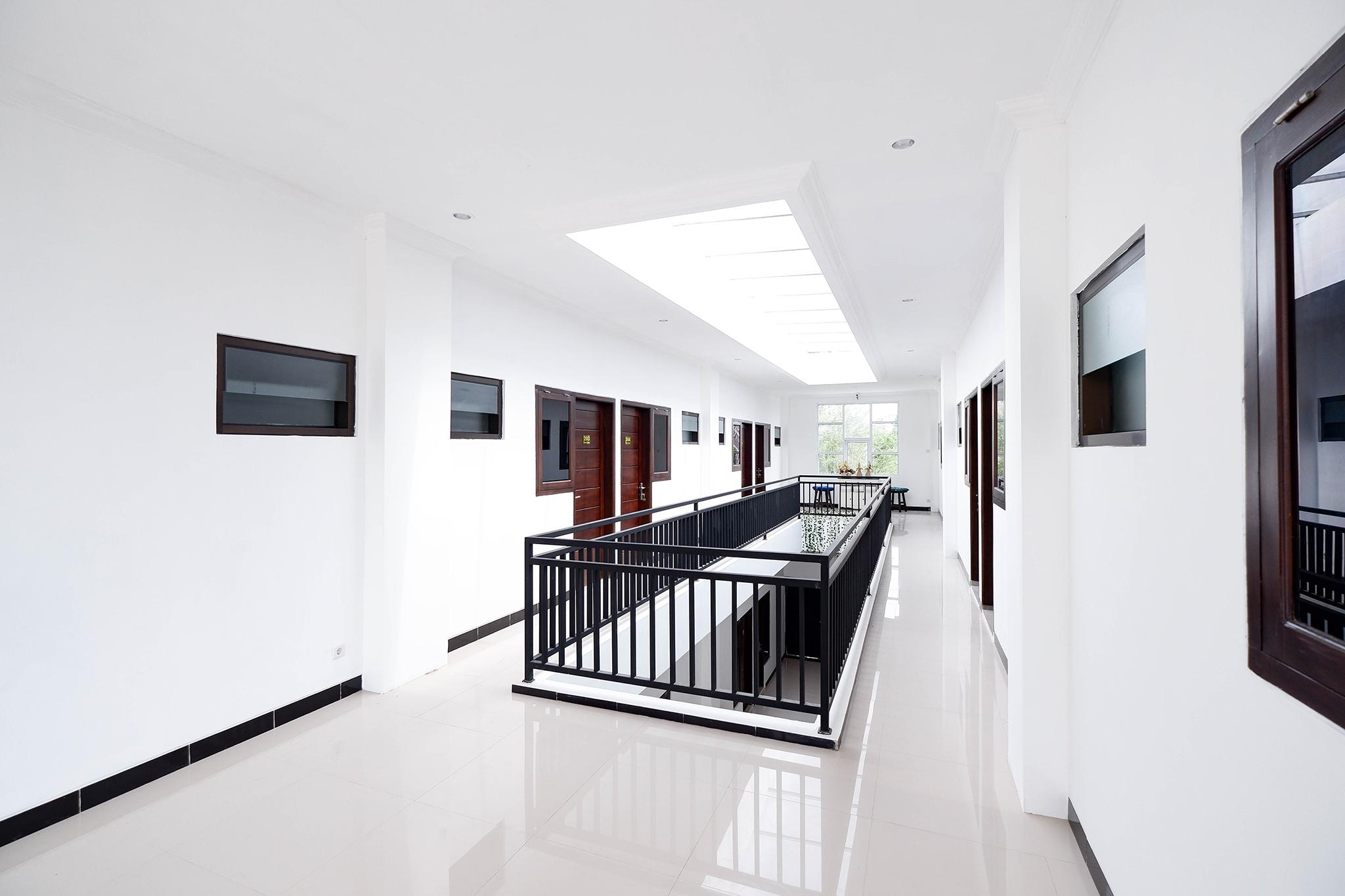 Vaccinated Staff - OYO 1611 Four D'home Solo Exterior foto