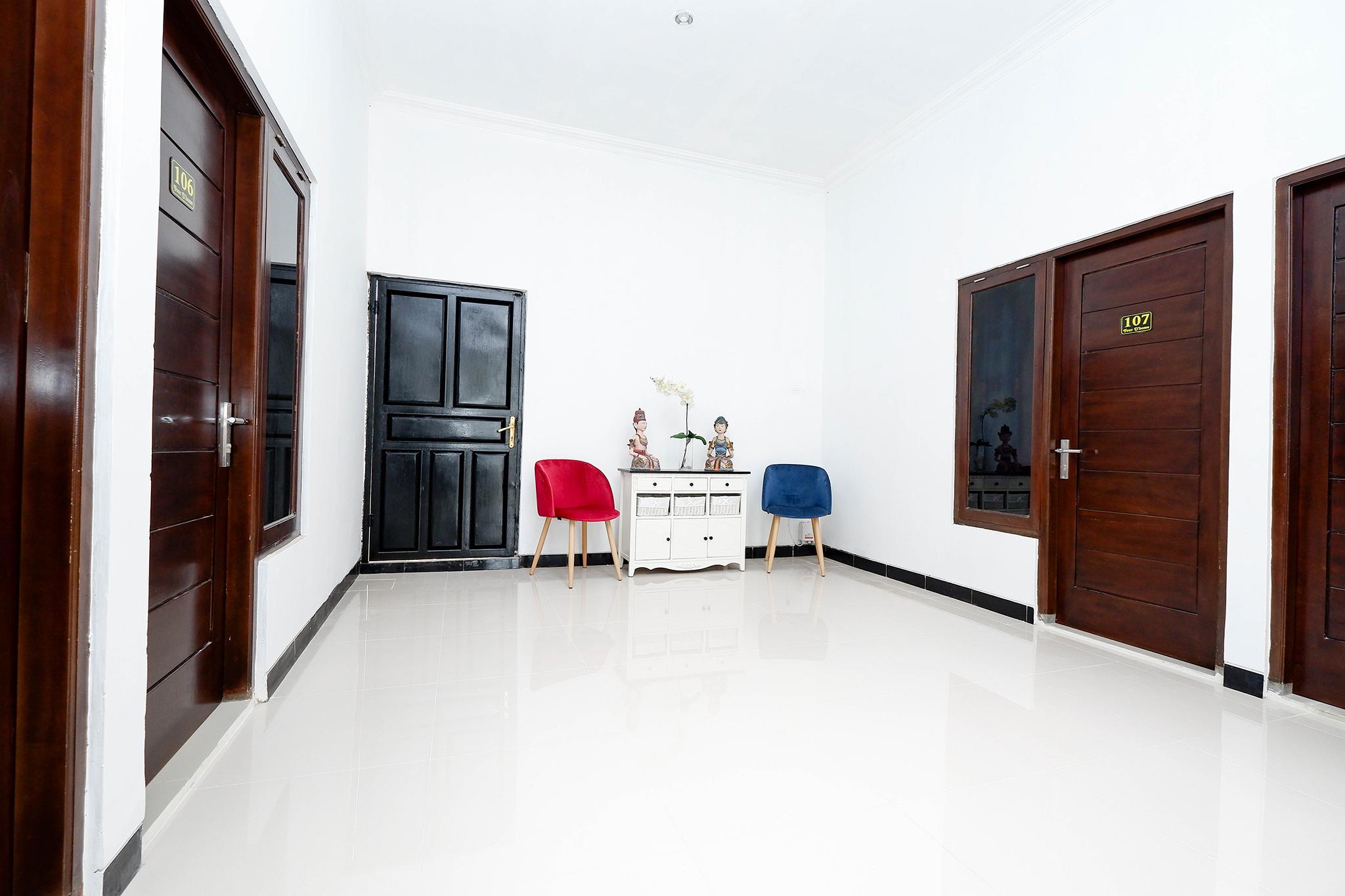 Vaccinated Staff - OYO 1611 Four D'home Solo Exterior foto
