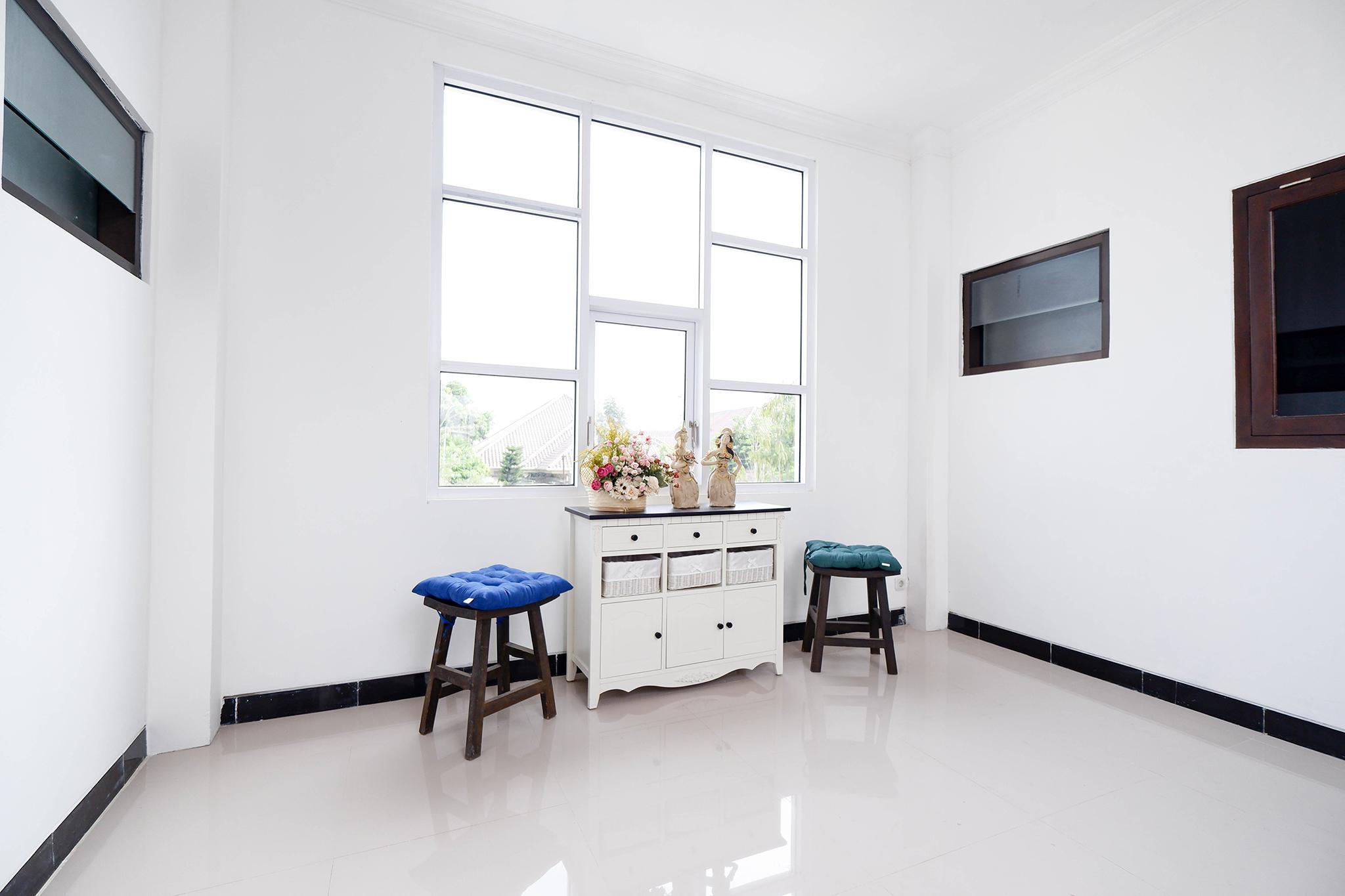 Vaccinated Staff - OYO 1611 Four D'home Solo Exterior foto