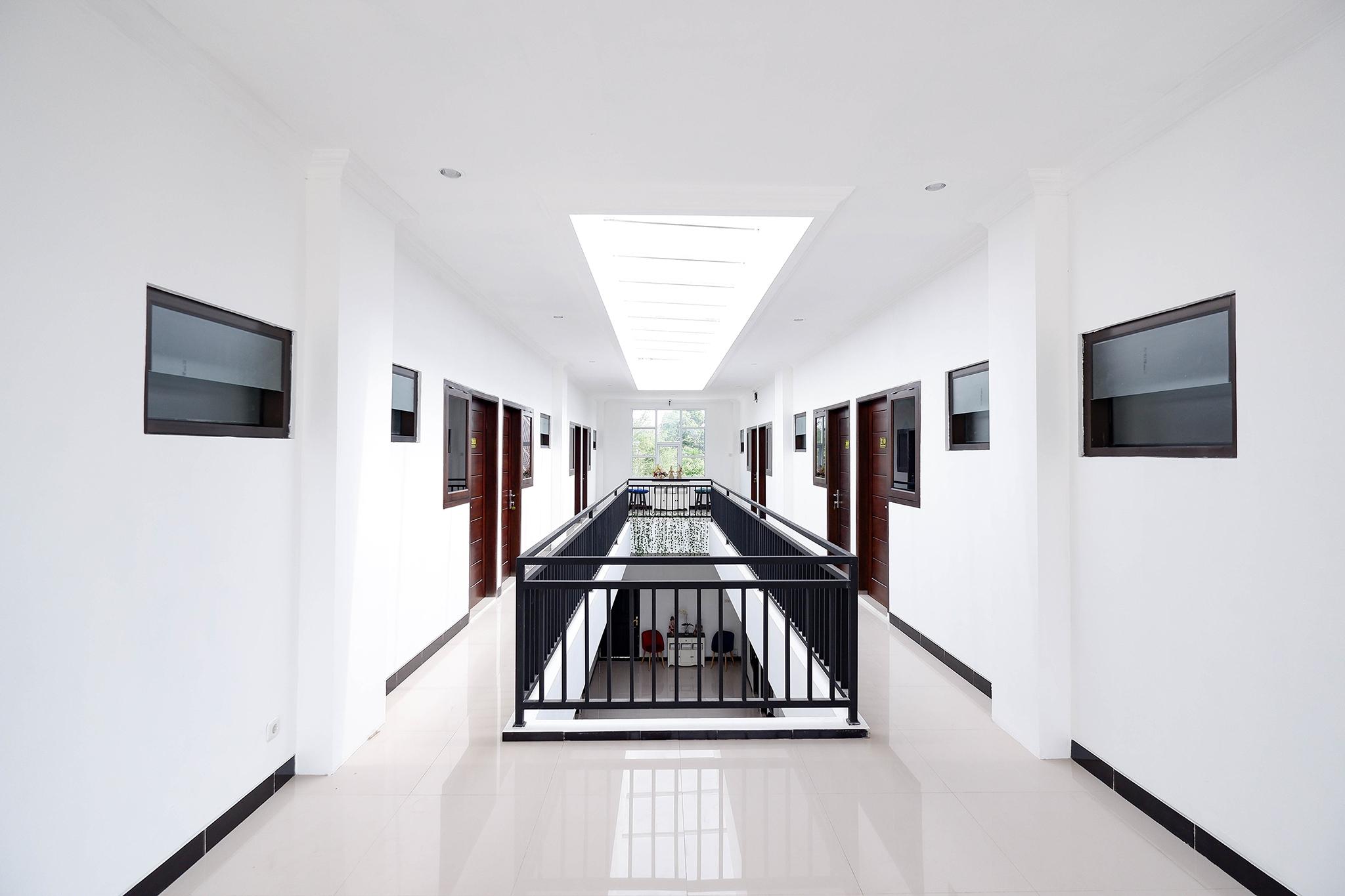 Vaccinated Staff - OYO 1611 Four D'home Solo Exterior foto